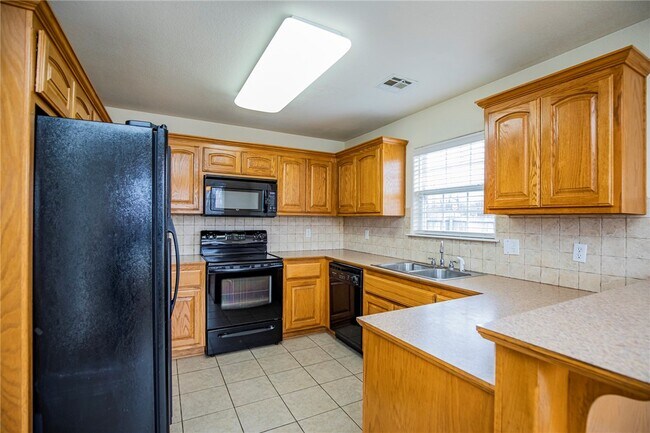 Building Photo - 520 Bonanza St