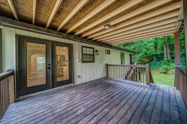 Building Photo - Renovated 4 bed home in Kennesaw w/ Designer Kitchen