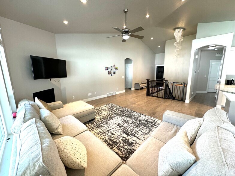 Building Photo - 3288 N 200 W