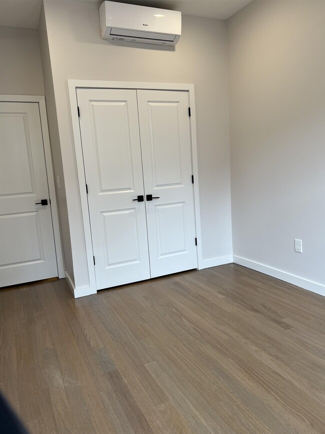 Building Photo - 107 Magazine St