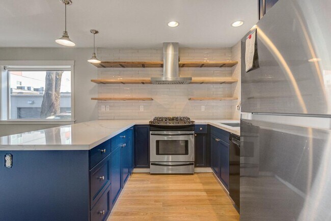 Building Photo - 308 20th Ave S