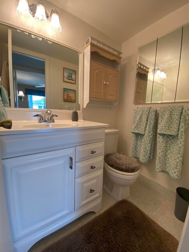 Building Photo - 72 Newport D