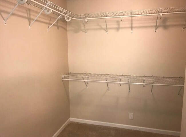 Building Photo - Charming 3/2 furnished home on quiet street