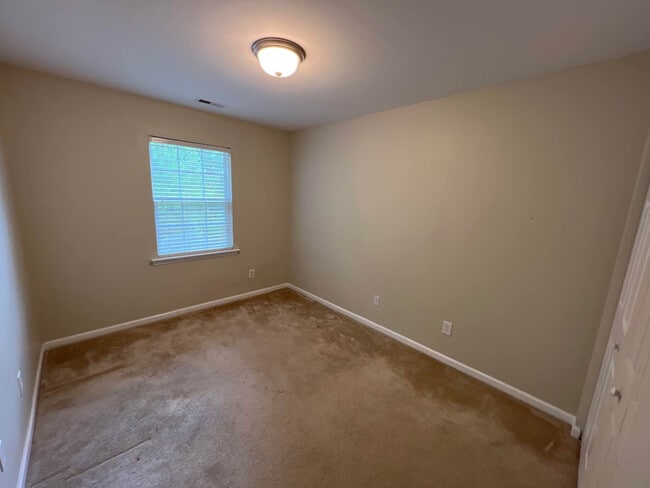 Building Photo - Room in Townhome on Ivy Wood Ln