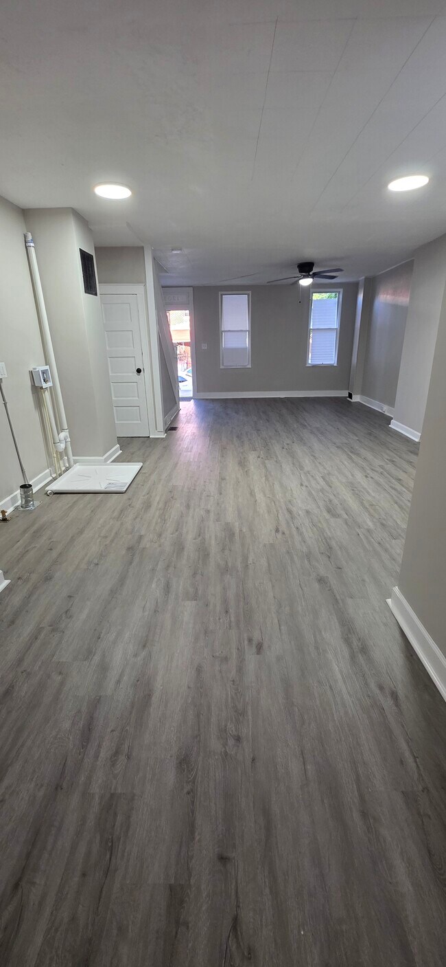 Building Photo - 1203 Darley Ave