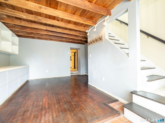 Building Photo - 128 Perry Ave