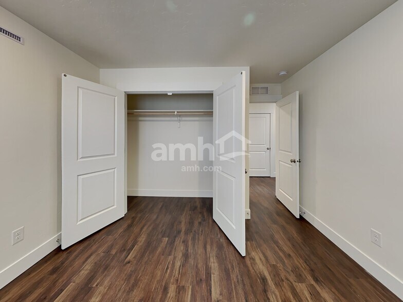 Building Photo - 9433 Clancey St