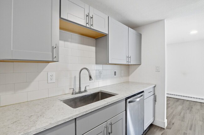 Building Photo - $1,300.95 with $300.00 off the first month's rent, 2 Beds - 1 Bath, Triplex in Aurora with Washer...