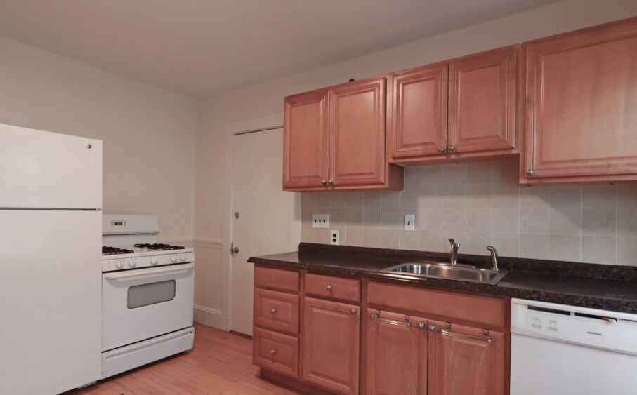 Primary Photo - 394 Mount Auburn St