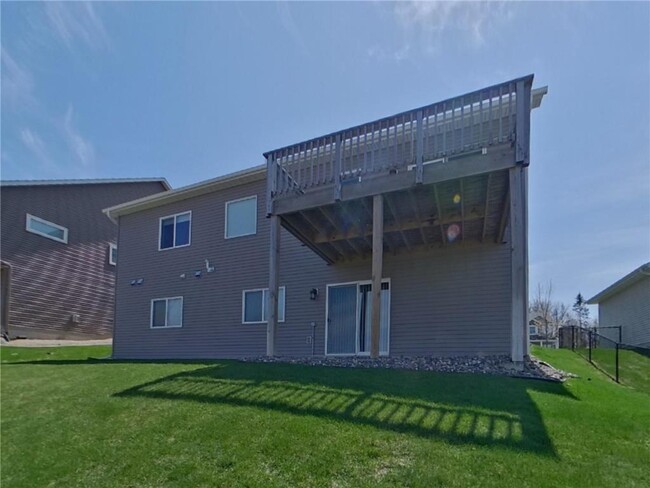 Building Photo - 1341 Meadow Ln