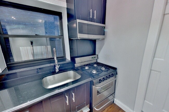 Building Photo - 434 W 52nd St