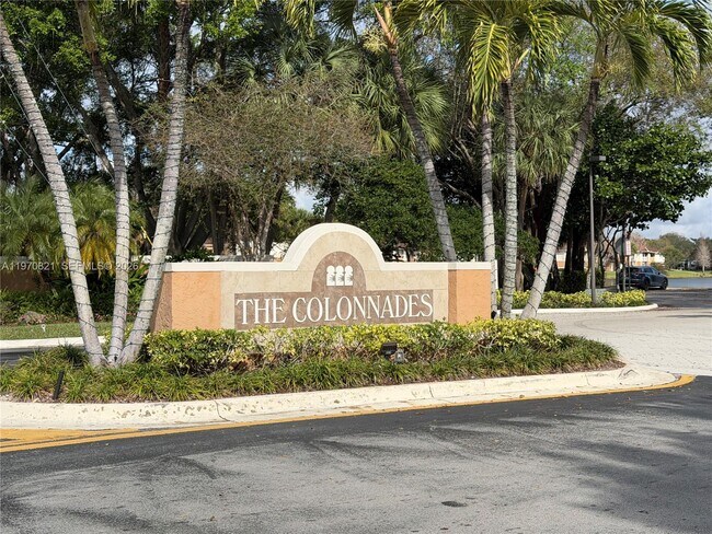 Building Photo - 882 NW 92nd Ave