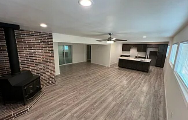 Building Photo - $0 First Month's Rent / $0 Deposit at Move-in