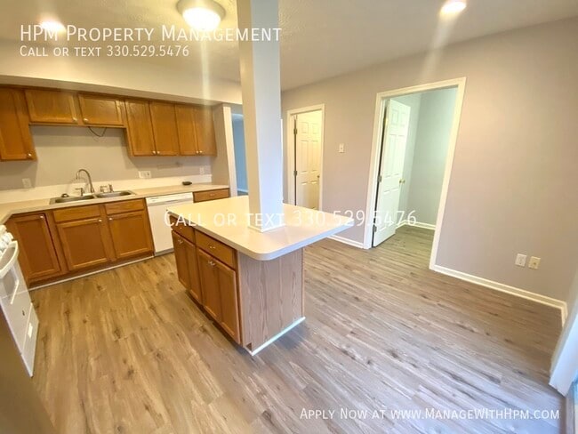 Building Photo - 328 Belle Ave SW