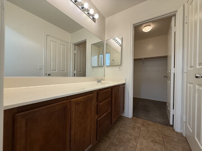 Building Photo - 7372 W Ian Dr