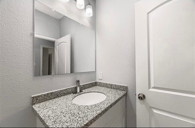 Building Photo - 8204 Moon Beam St