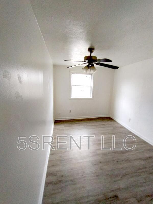 Building Photo - 240 S Mary Ellen St