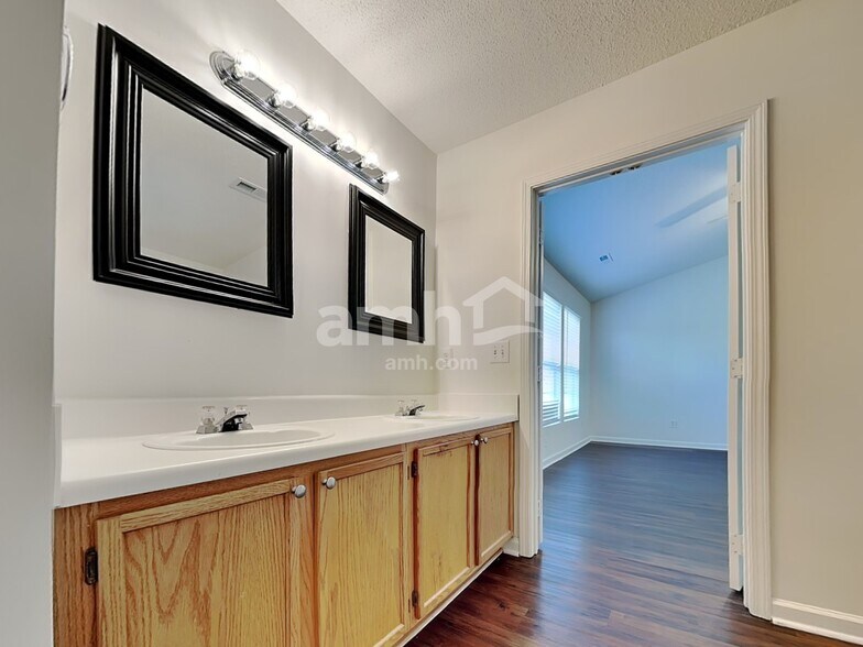 Building Photo - 4808 Cardinal Grove Blvd