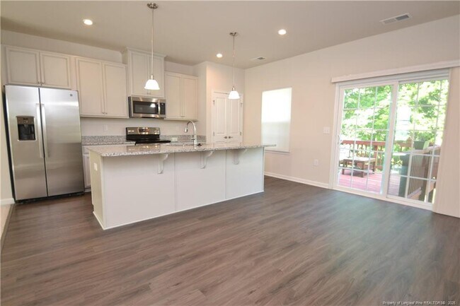 Building Photo - 1006 Romeria Dr