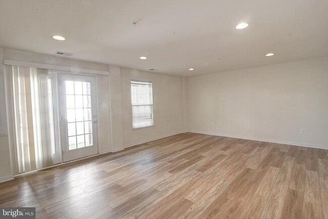 Building Photo - 5919 Leben Dr