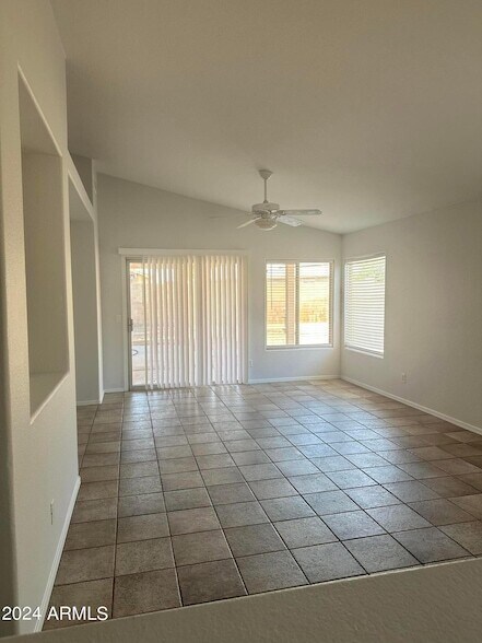 Building Photo - 9426 W Monroe St