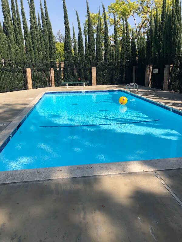 Building Photo - 1006 W Calle Del Sol