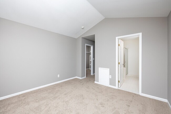 Building Photo - 45085 Horseshoe Dr