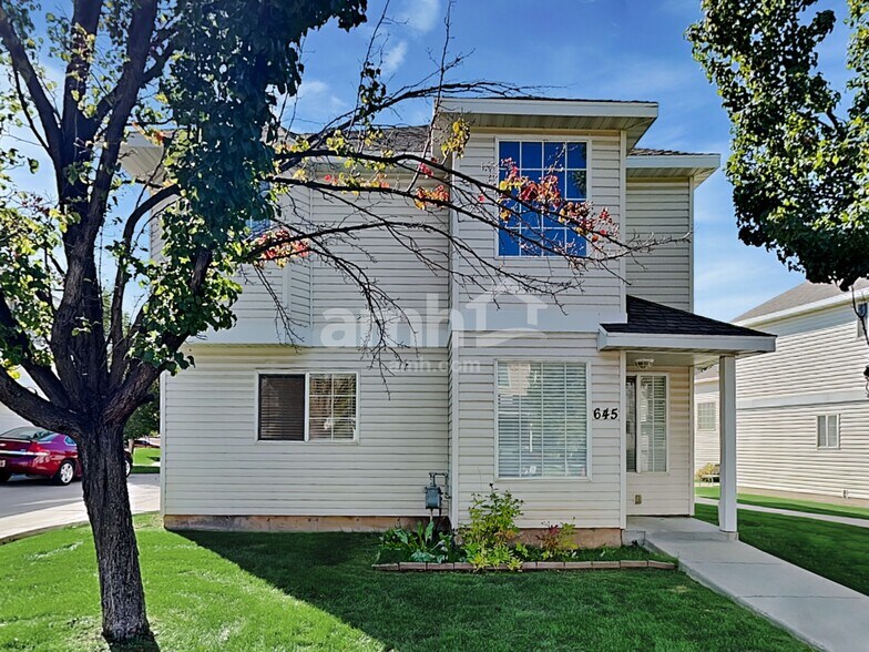 Primary Photo - 645 Cattail Dr