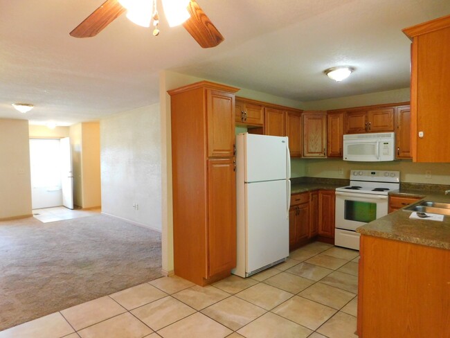 Building Photo - 3 bedroom/2 bath home in quiet cul de sac ...