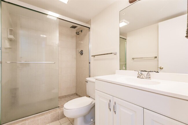 Building Photo - 340 Sunset Dr