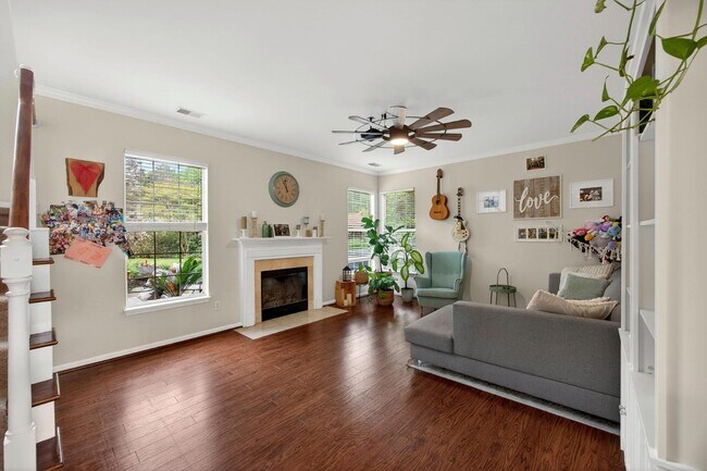 Building Photo - 5409 Dwight Dr