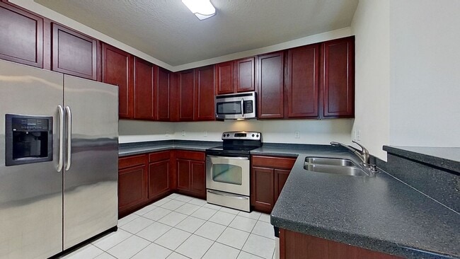 Building Photo - FIRST MONTH FREE OF RENT IF MOVE IN BY JUN...