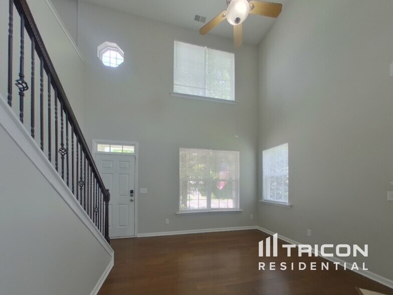 Building Photo - 4715 Abercromby St