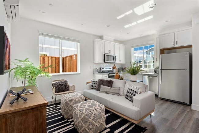 Building Photo - The Vineyards at Dennis Lane upper 2 bed 1 bath town home with vineyard views