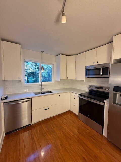 Building Photo - 6555 SW Terri Ct