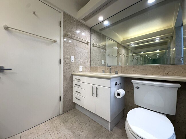 Building Photo - Eichler-Style Gem in Desirable Triple El N...
