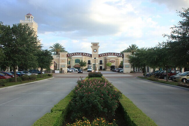 Building Photo - 5515 Strack Rd