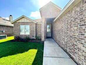 Building Photo - Charming 3/2/2 in Frenship School District!