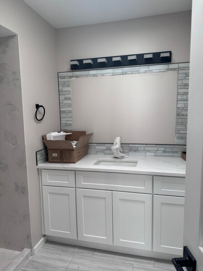 Building Photo - Foothills Townhouse 2/BD 2/BA 2/CG
