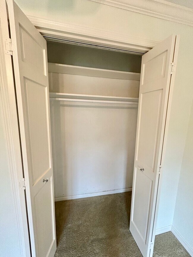 Building Photo - Classic waterfront Snell Isle Estates 3 Bed 2.5 Bath Home w/ private dock and boat lift!