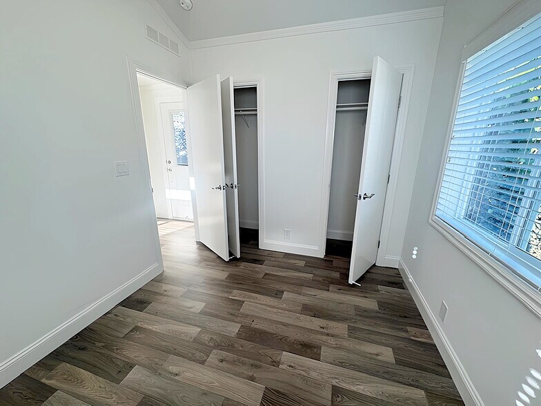 Building Photo - 8531 Kittyhawk Ave