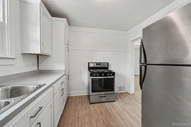 Building Photo - 15224 Rossini Dr