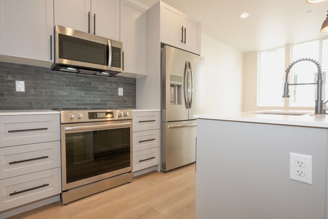 Building Photo - One year old townhome