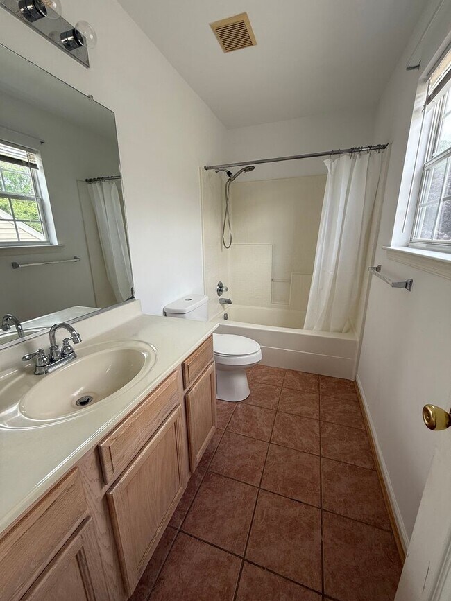 Building Photo - Single-Family home in the Springhill neighborhood off News Road in Williamsburg!