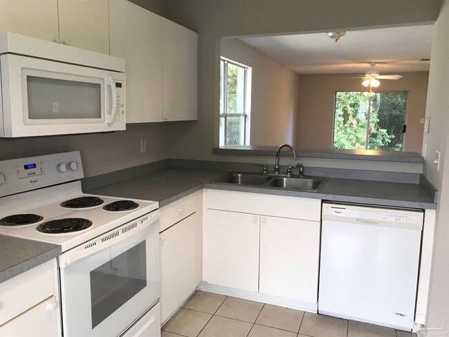 Building Photo - 1065 Antigua Cir