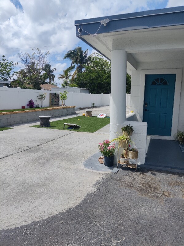 Building Photo - 2629 SW 6th Ct