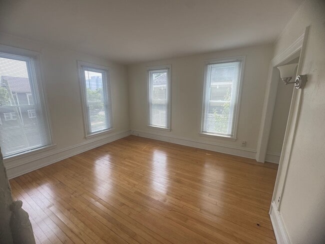 Building Photo - Single Family Home Located Near Medical Mi...