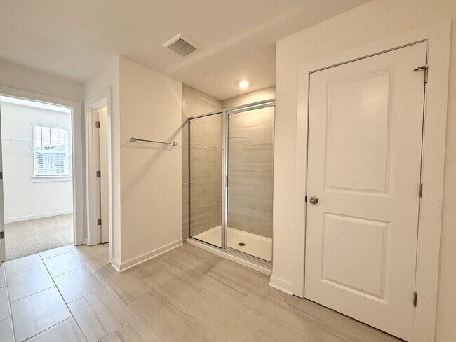 Building Photo - 2372 Meadowwood Dr