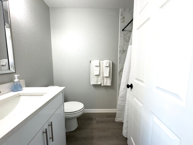 Building Photo - 6819 San Bruno Dr