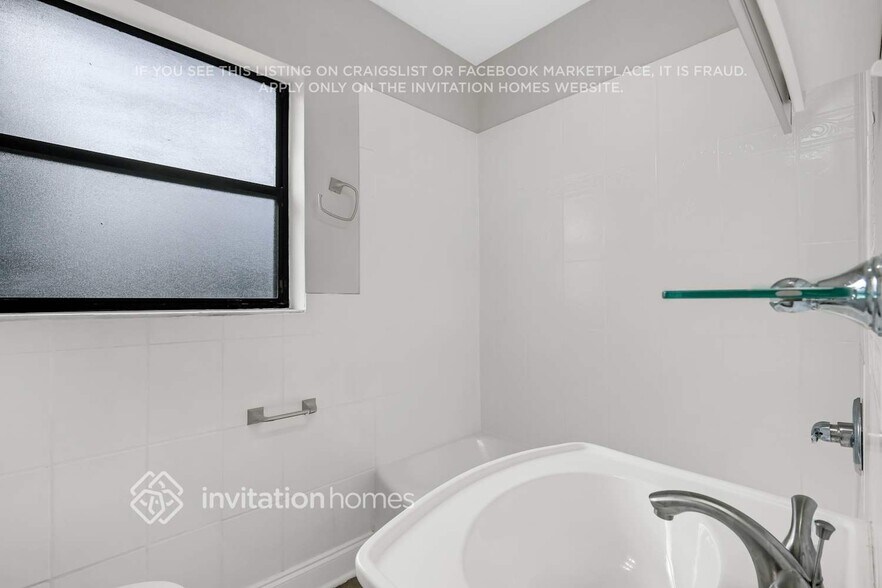 Building Photo - 5750 Cedar Forest Dr N